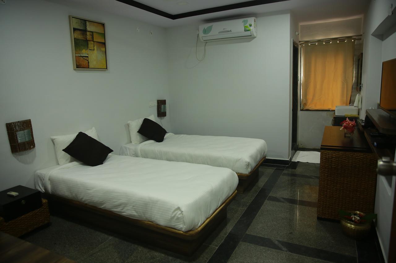 Lokis Forest Inn Hyderabad Exteriör bild