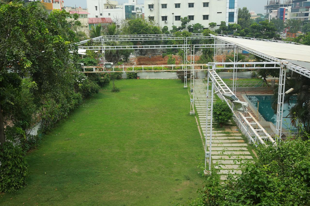 Lokis Forest Inn Hyderabad Exteriör bild