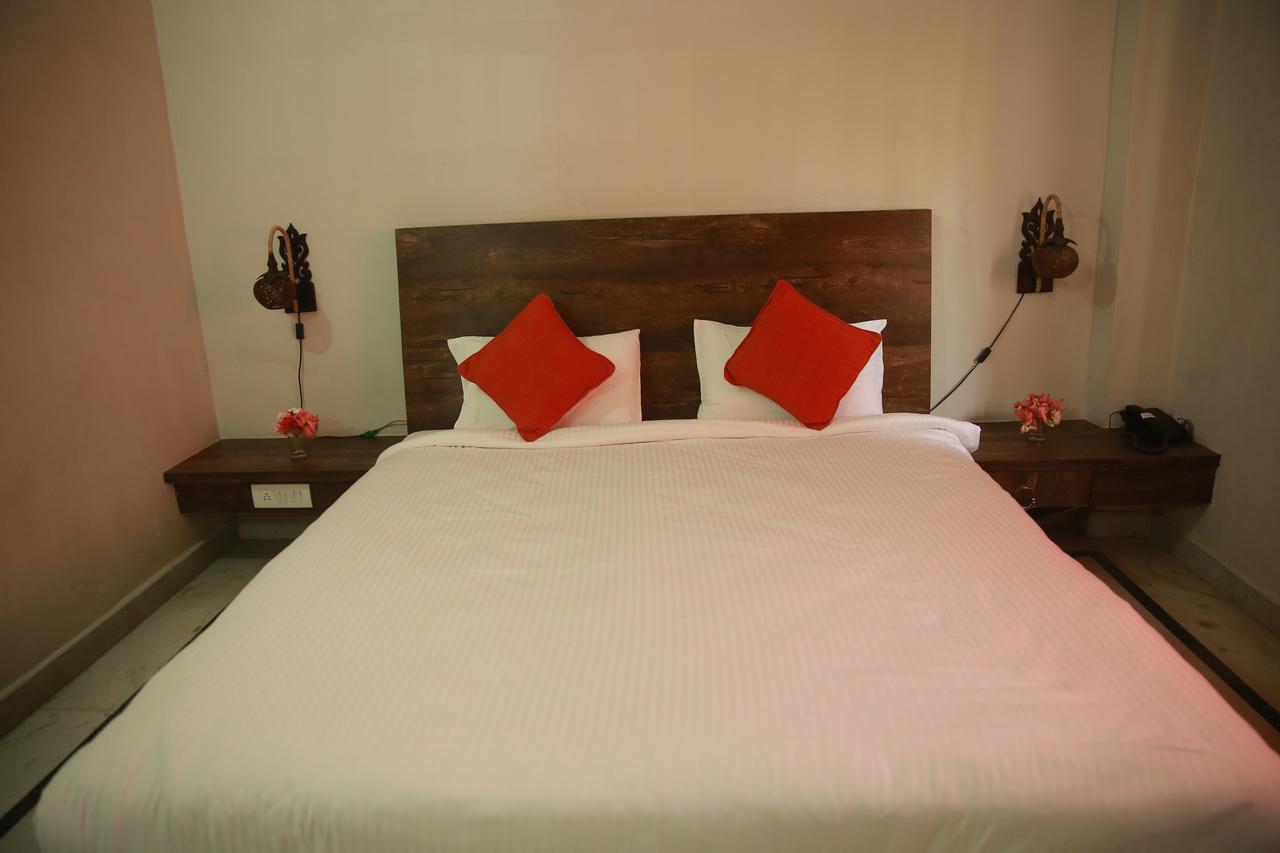 Lokis Forest Inn Hyderabad Exteriör bild