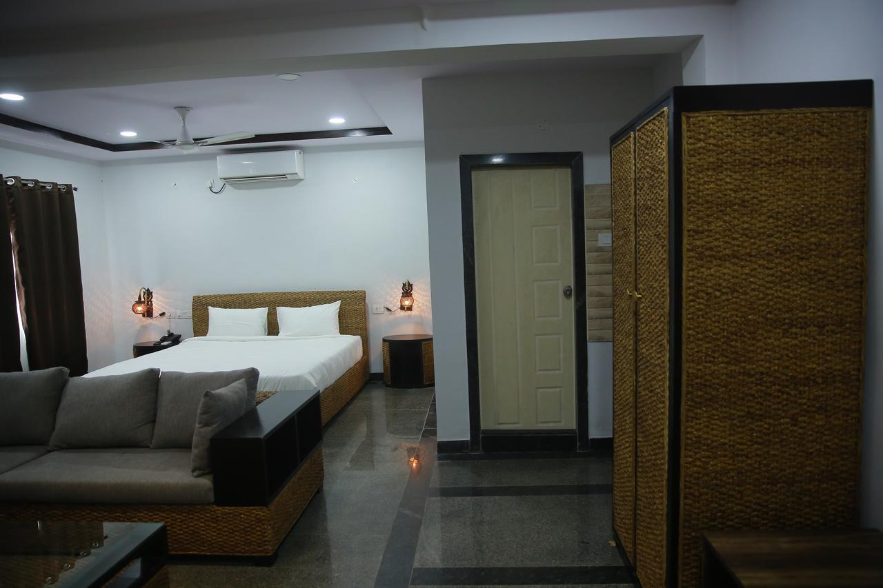 Lokis Forest Inn Hyderabad Exteriör bild